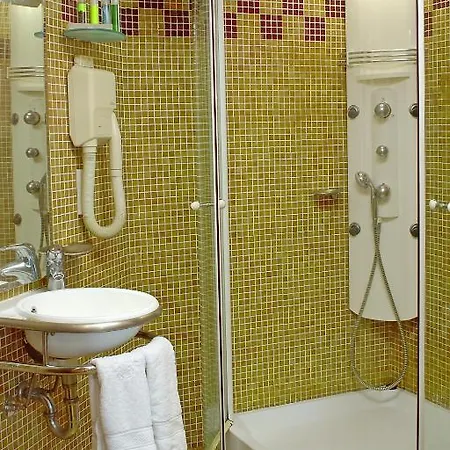 Primarolia Art 3* パトラ